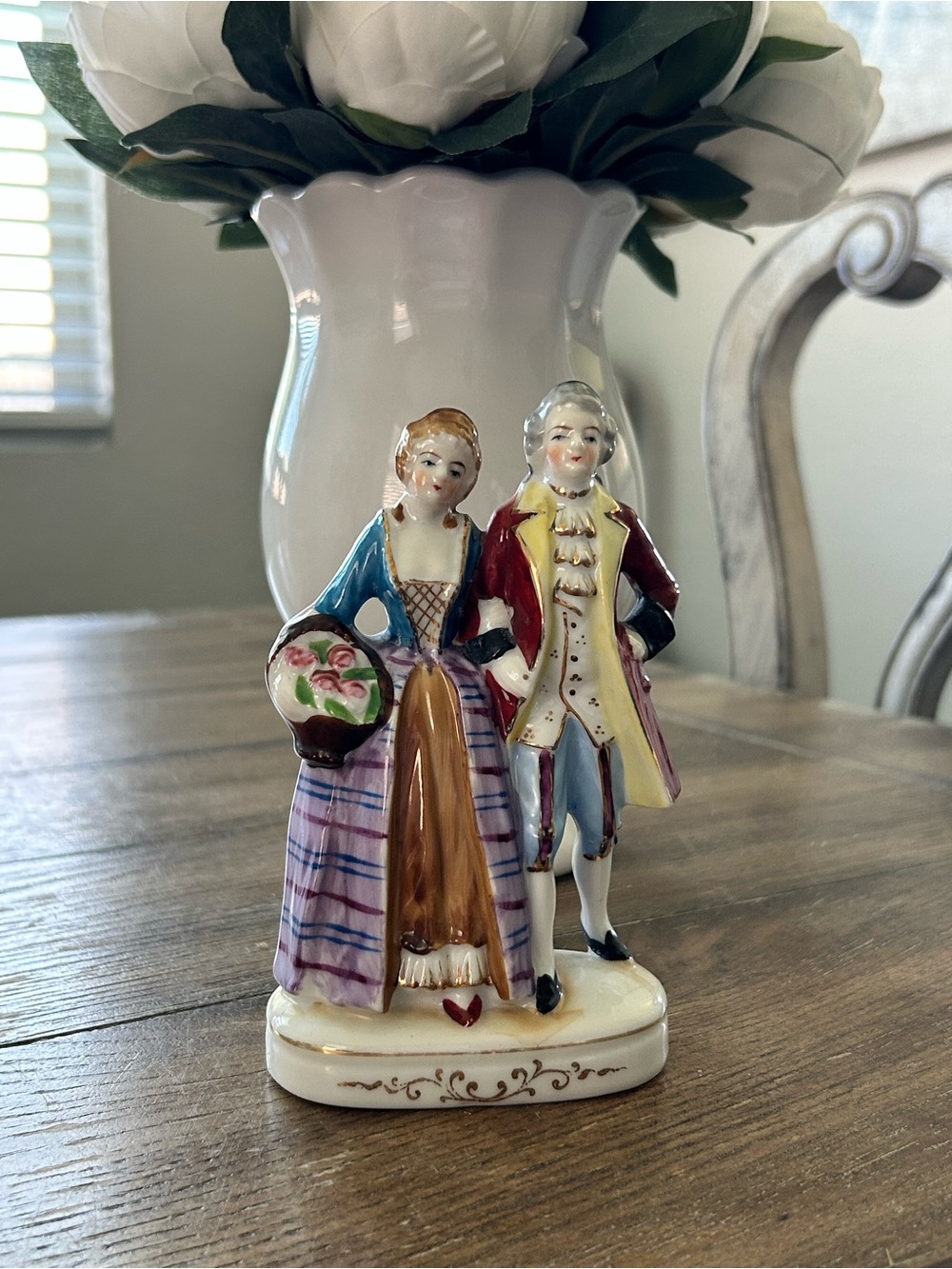 Vintage Figurine Colonial Couple Arm In Arm~Occupied Japan